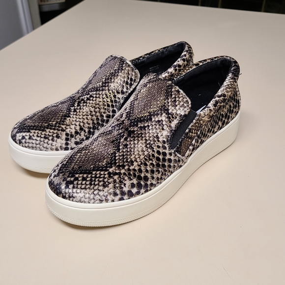 Steve Madden Shoes - Steve Madden Braylon Snakeskin sneakers size 7